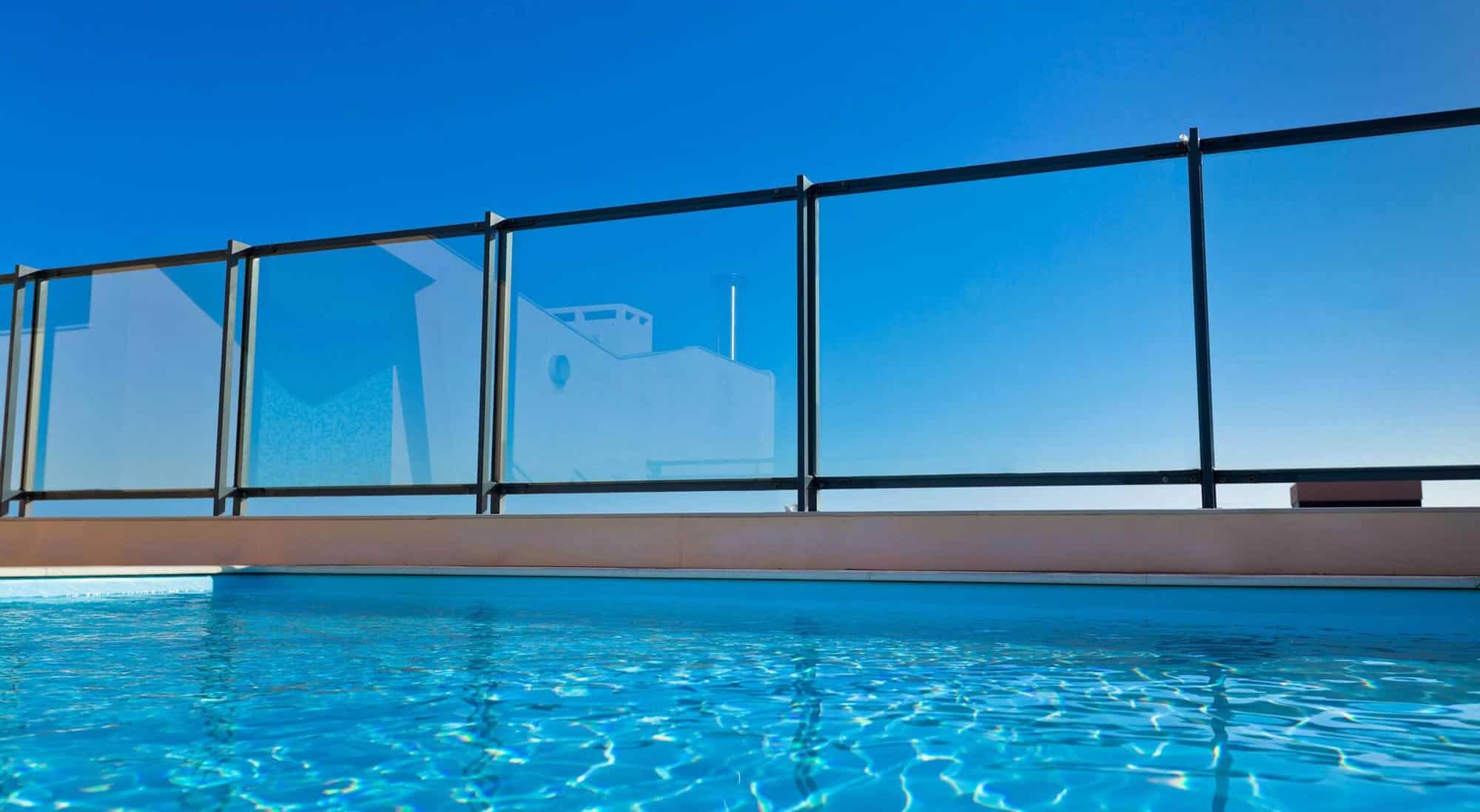 How Thick Should a Glass Pool Fence Be? Dunn and Farrugia